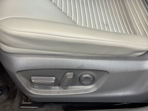 Used 2020 Toyota Camry SE w/ Convenience Package image 10