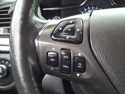 Used 2013 Lincoln MKS image 29