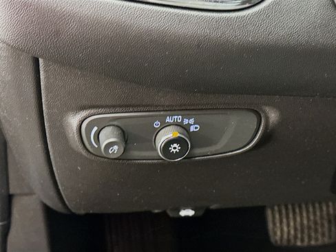 Used 2023 Chevrolet Equinox LS w/ LS Convenience Package AWD/4WD image 17