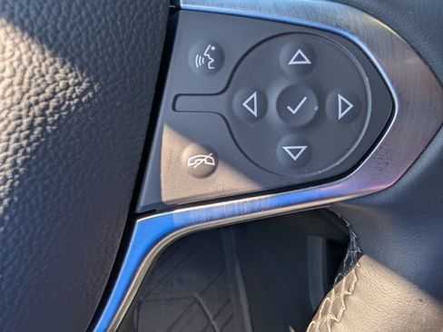 Used 2023 Chevrolet Traverse LT FWD image 15