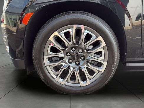 Used 2023 GMC Yukon Denali Ultimate AWD/4WD image 12