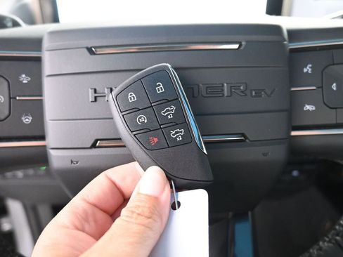 New 2025 GMC Hummer EV 2X image 37