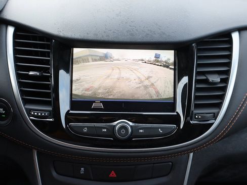 Used 2022 Chevrolet Trax LT w/ LT Convenience Package image 12