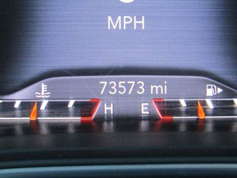 Used 2019 Jeep Cherokee Trailhawk image 24