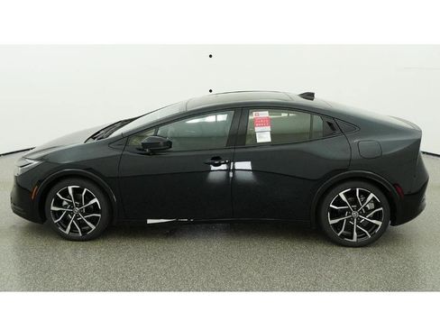New 2026 Toyota Prius Plug-In Hybrid FWD image 3