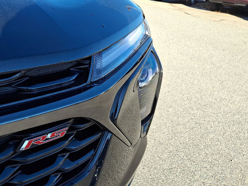 Used 2024 Chevrolet Trax RS w/ Sunroof Package FWD image 15