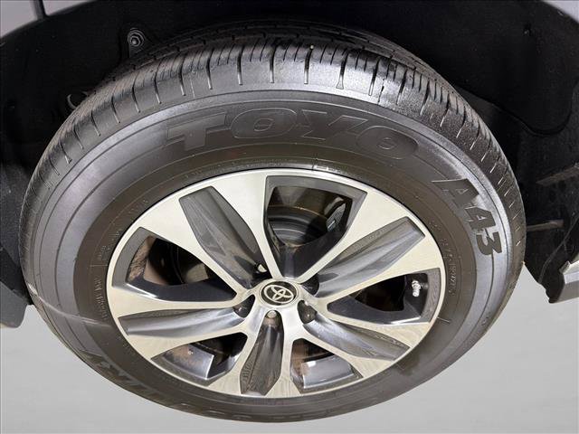 Used 2023 Toyota Highlander XLE FWD image 21