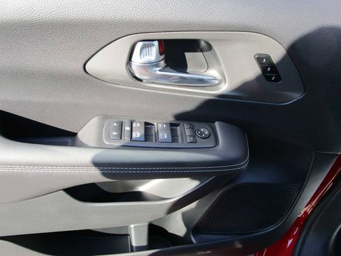 New 2025 Chrysler Pacifica Select image 23