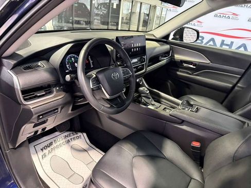 Used 2025 Toyota Grand Highlander AWD image 30