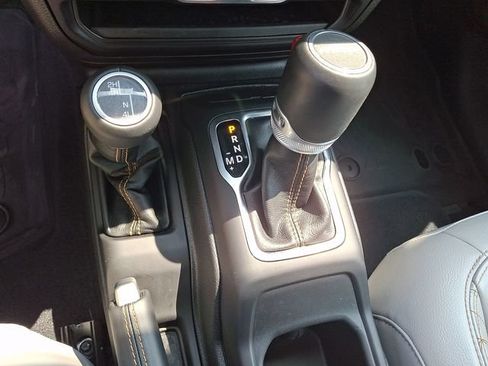 Used 2023 Jeep Gladiator Overland AWD/4WD image 15