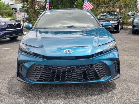 Used 2025 Toyota Camry SE FWD image 4