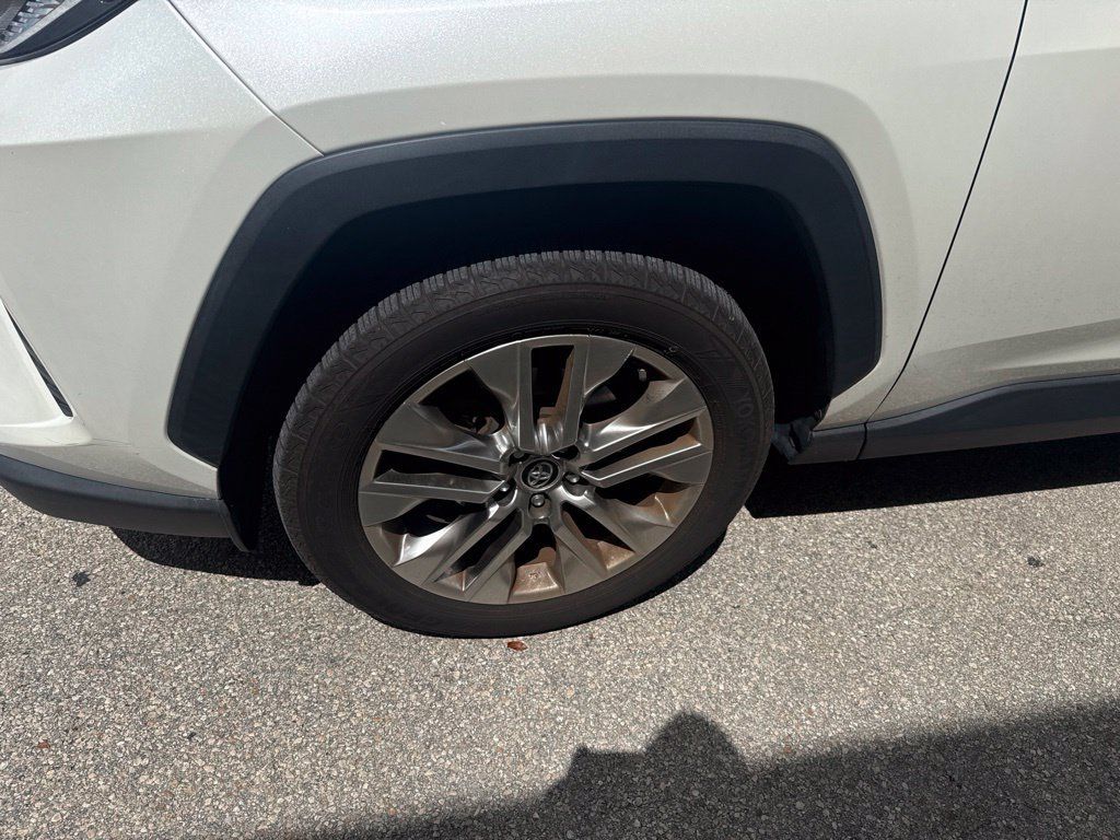 Used 2019 Toyota RAV4 Limited w/ Cold Weather Package FWD image 4