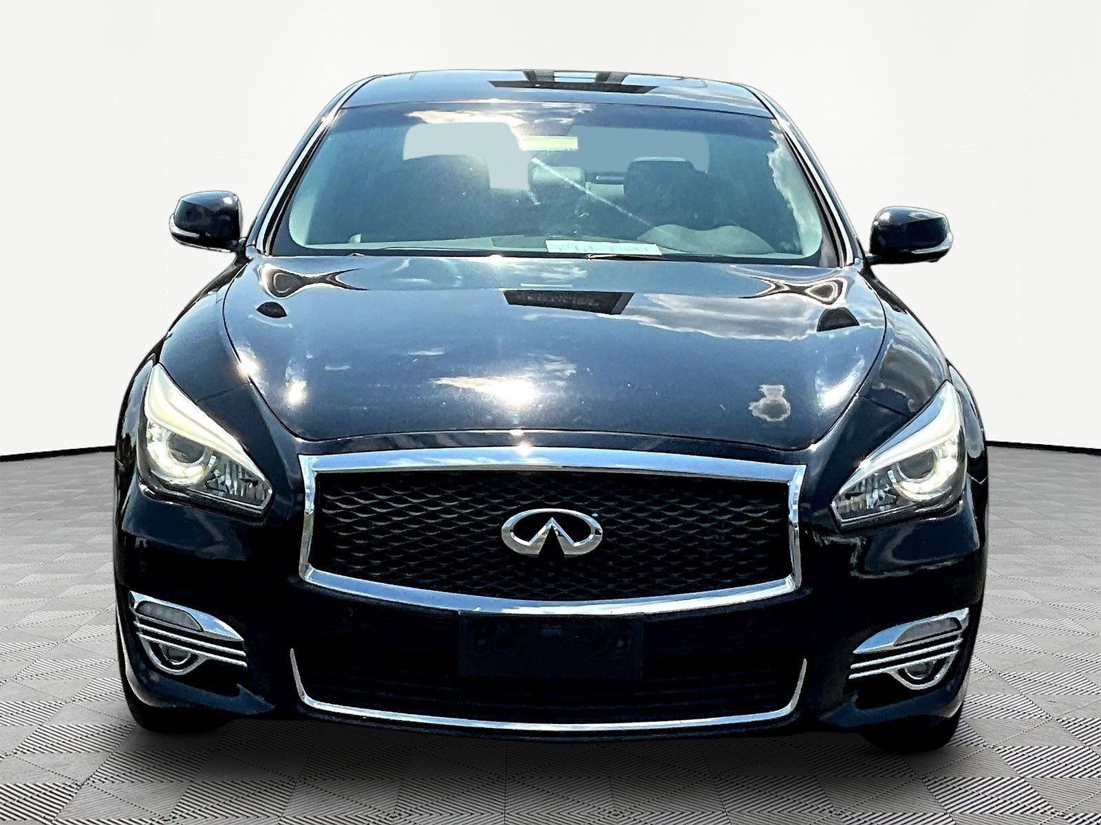 Used 2017 INFINITI Q70 3.7 AWD/4WD image 2