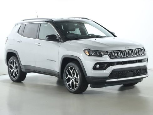 Used 2025 Jeep Compass Limited AWD/4WD image 9