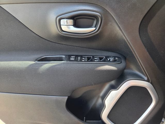 Used 2021 Jeep Renegade Latitude w/ Convenience Group FWD image 31