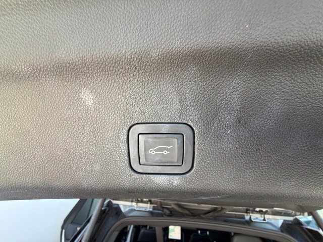 Used 2025 GMC Yukon Elevation RWD image 31