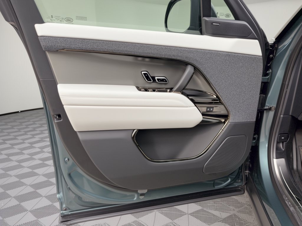 New 2027 Land Rover Range Rover Sport SE AWD/4WD image 13