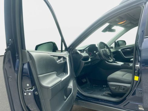 Used 2019 Toyota RAV4 XLE w/ Convenience Package AWD/4WD image 10