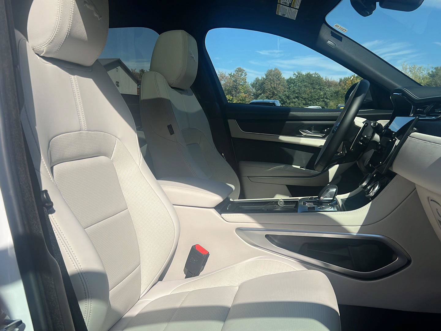 Certified 2026 Jaguar F-PACE R-Dynamic S AWD/4WD image 26