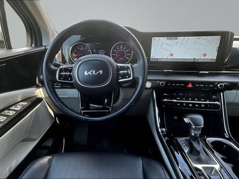 Used 2022 Kia Carnival EX FWD image 8