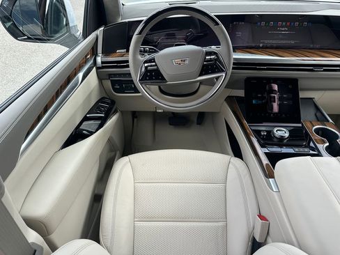 Certified 2026 Cadillac Escalade Platinum Sport w/ LPO, ONYX Package AWD/4WD image 24