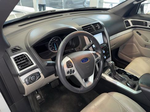 Used 2015 Ford Explorer XLT w/ Equipment Group 202A AWD/4WD image 17