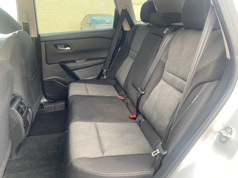 Used 2024 Nissan Rogue SV FWD image 9
