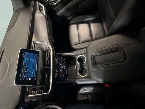 Used 2022 Chevrolet Tahoe Z71 w/ Luxury Package AWD/4WD image 18