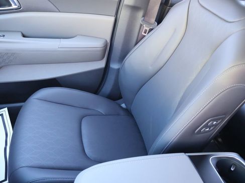 New 2026 Kia Carnival EX image 26