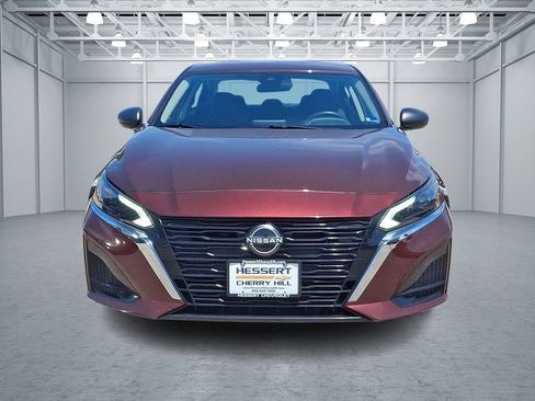 Used 2024 Nissan Altima 2.5 SV FWD image 3