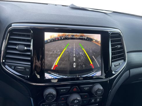 Used 2019 Jeep Grand Cherokee Altitude image 27