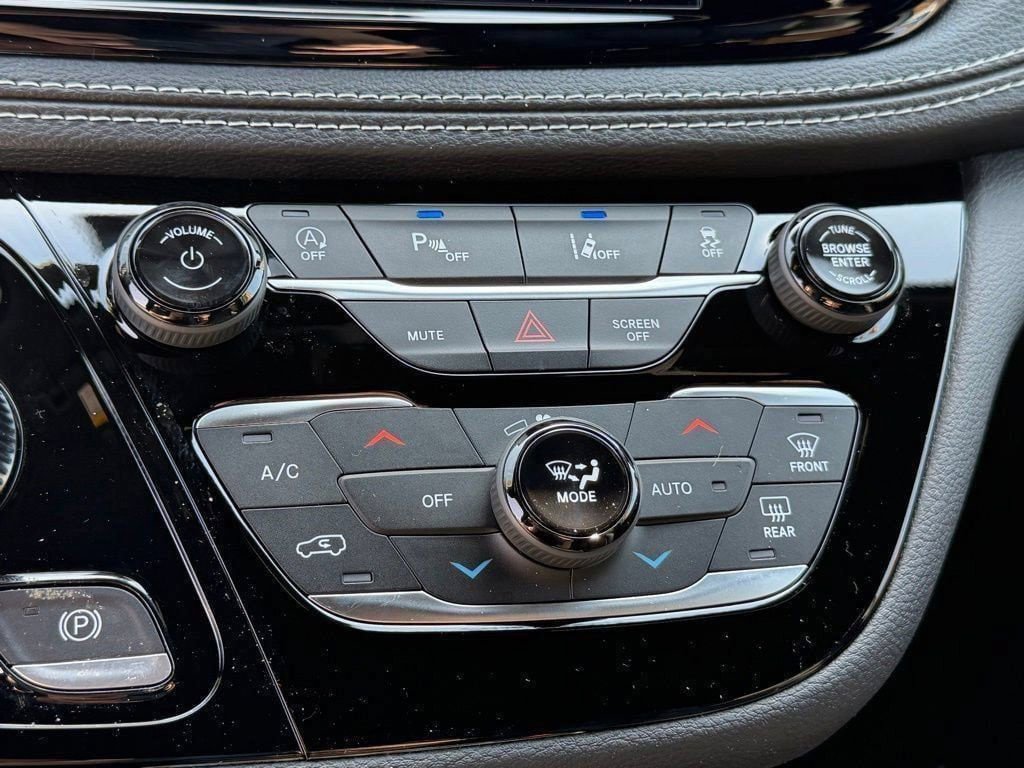 New 2026 Chrysler Pacifica Select w/ S Appearance Package FWD image 21