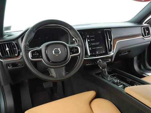 Used 2019 Volvo S60 T6 Inscription image 2