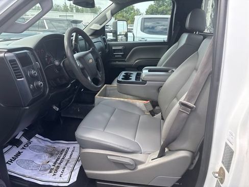 Used 2018 Chevrolet Silverado 3500 W/T AWD/4WD image 8