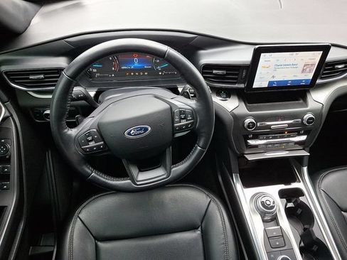 Certified 2020 Ford Explorer XLT w/ Equipment Group 202A AWD/4WD image 14