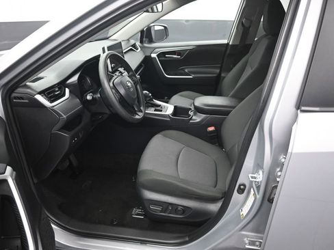 Used 2025 Toyota RAV4 XLE AWD/4WD image 9