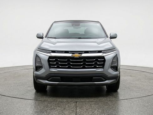 Used 2025 Chevrolet Equinox LT image 2