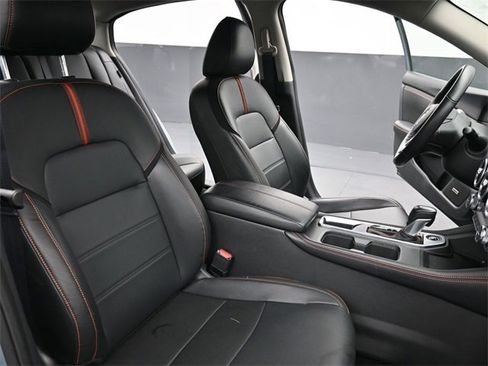 Used 2025 Nissan Sentra SR w/ SR Premium Package image 26