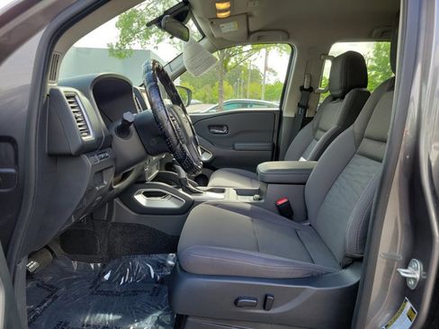 Used 2024 Nissan Frontier SV w/ Tow Package image 19