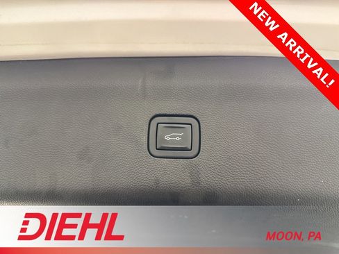 Used 2023 Buick Enclave Essence w/ Sport Touring Edition image 11