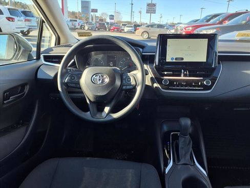 Used 2025 Toyota Corolla LE image 8