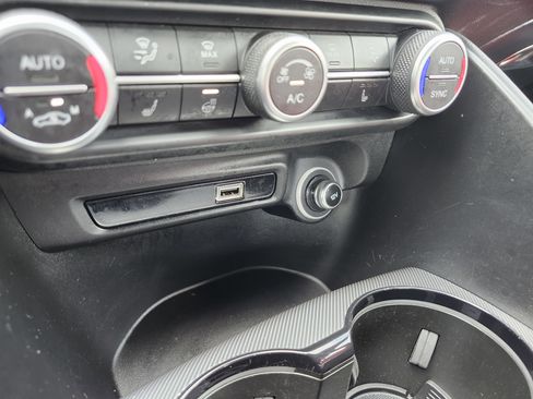 Used 2022 Alfa Romeo Giulia Veloce image 10