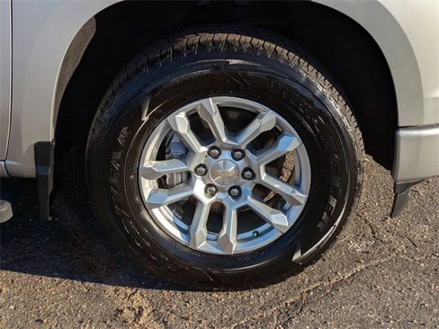 Used 2022 Chevrolet Silverado 1500 Custom image 11