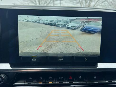 Used 2023 Chevrolet Silverado 1500 LT w/ Convenience Package II image 19