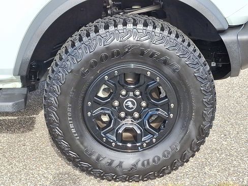 Used 2023 Ford Bronco Wildtrak image 8