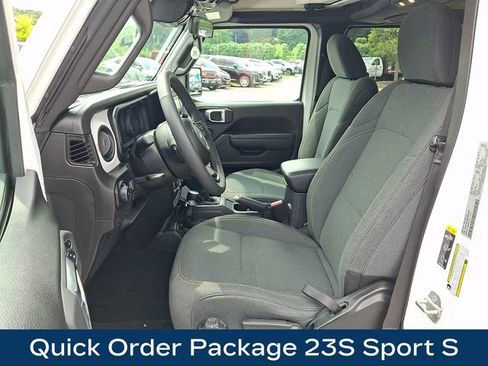Used 2025 Jeep Wrangler Unlimited Sport AWD/4WD image 2