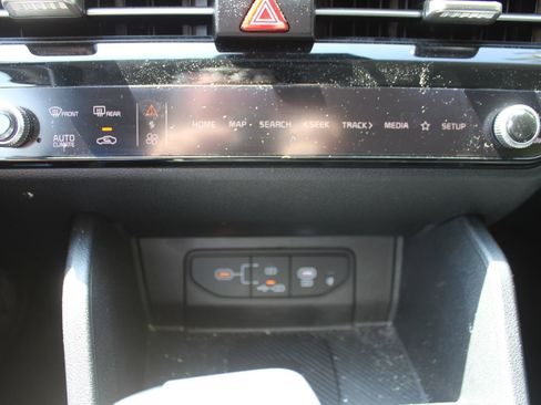 Certified 2026 Kia Sportage EX w/ EX Panorama Roof Package FWD image 41