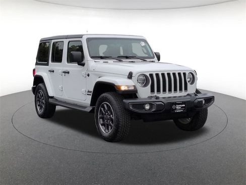 Used 2021 Jeep Wrangler Unlimited Sahara image 3