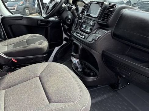 Used 2024 RAM ProMaster 2500 w/ Convenience Group image 10