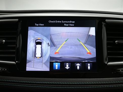 Used 2018 Chrysler Pacifica Limited w/ Advanced Safetytec Group FWD image 16